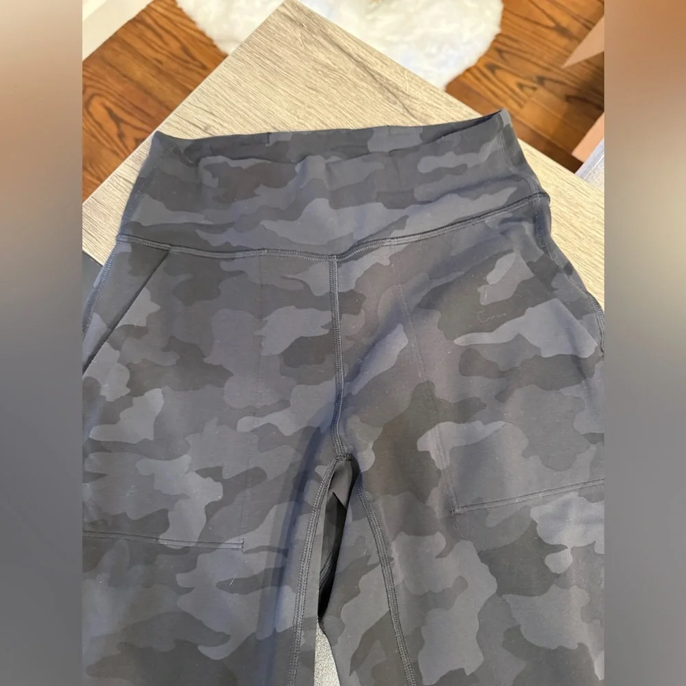 Lululemon - Picture 3 of 7